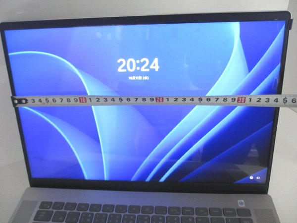 Inspiron16 5625液晶画面16インチのcmを測定