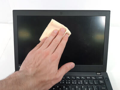 別のクロスもしくは濡れていないクロス