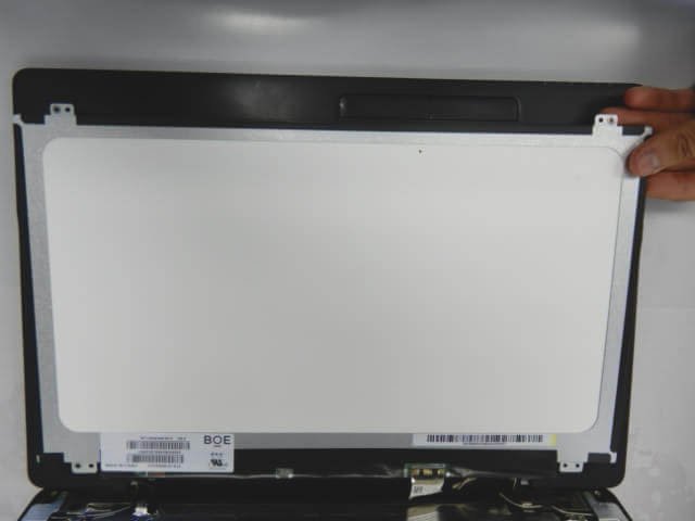 新しい液晶を準備します。