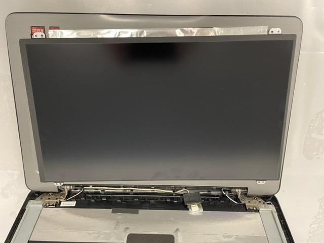 新しい液晶パネルに交換