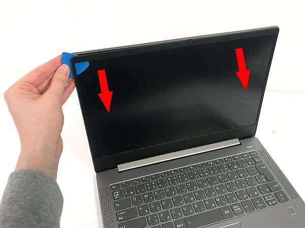 LCDフロントカバーのベゼルを外す