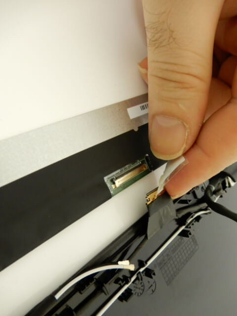 逆の手順で取り付ける(3)